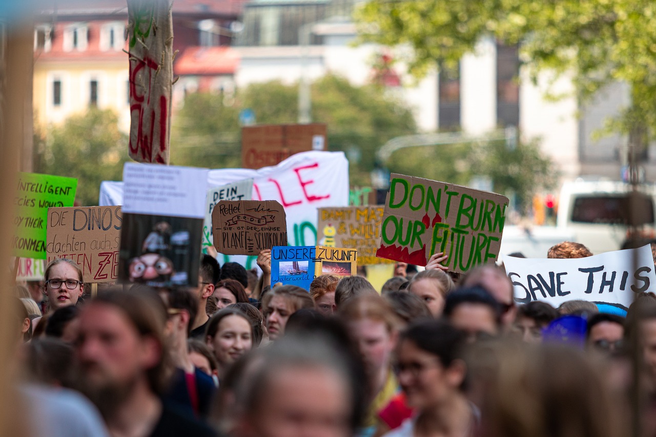 découvrez les enjeux de l'injustice climatique et comment les différences sociales aggravent les impacts du changement climatique à travers le monde.