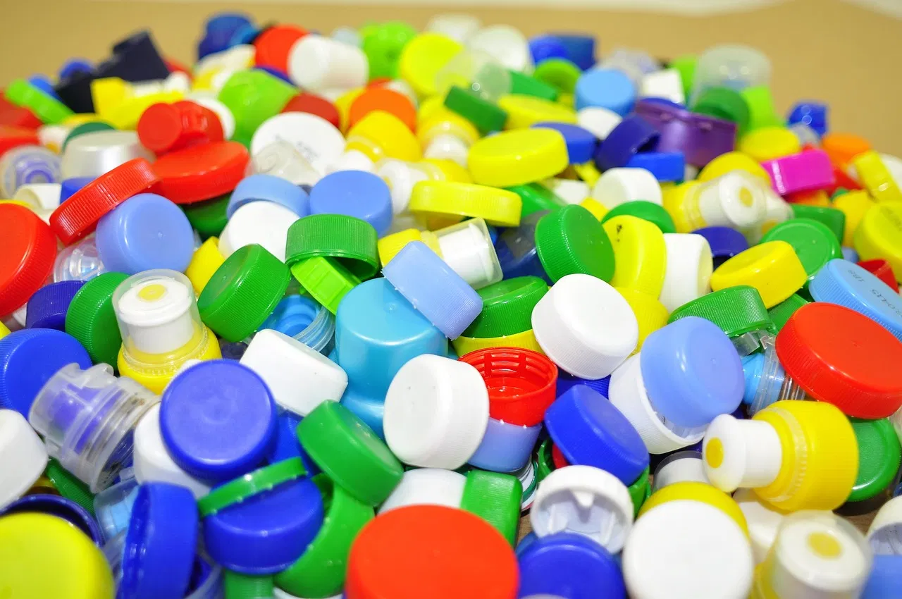 Recyclage plastique maison : conseils et astuces pour transformer vos déchets en ressources utiles