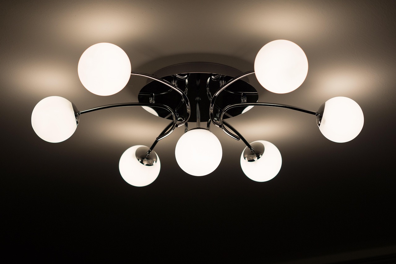 Intérieur peu lumineux ? Découvrez 4 astuces écologiques et faciles pour illuminer votre espace