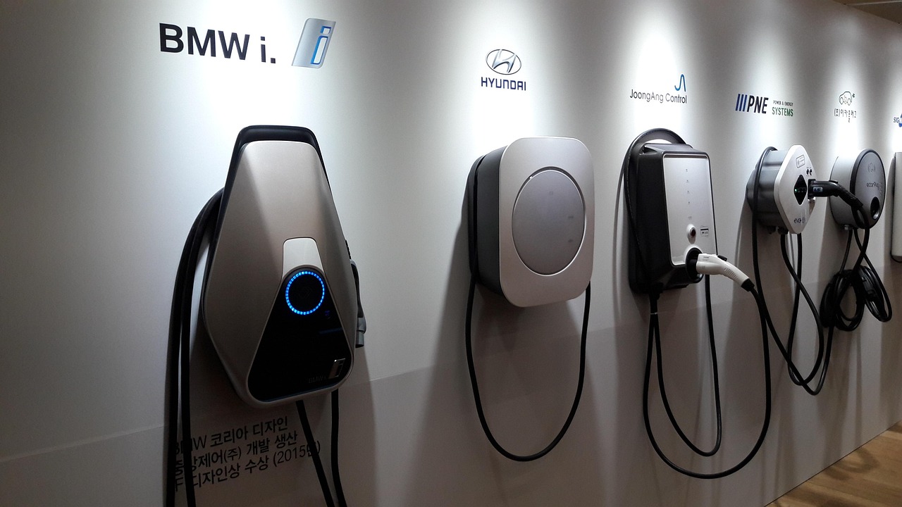 Démystifions les idées préconçues sur les voitures électriques