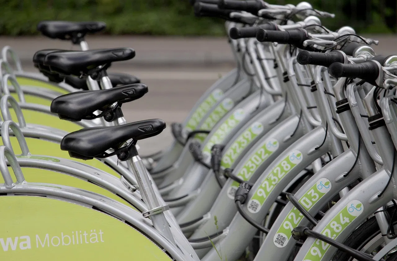 Bisikloù révolutionne la mobilité avec son service de location de vélos électriques accessible à tous