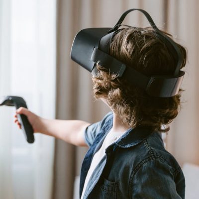 découvrez comment l'économie de la connaissance transforme les entreprises et les sociétés. apprenez comment l'innovation, la formation continue et la gestion des informations deviennent essentielles pour prospérer dans un monde numérique interconnecté.