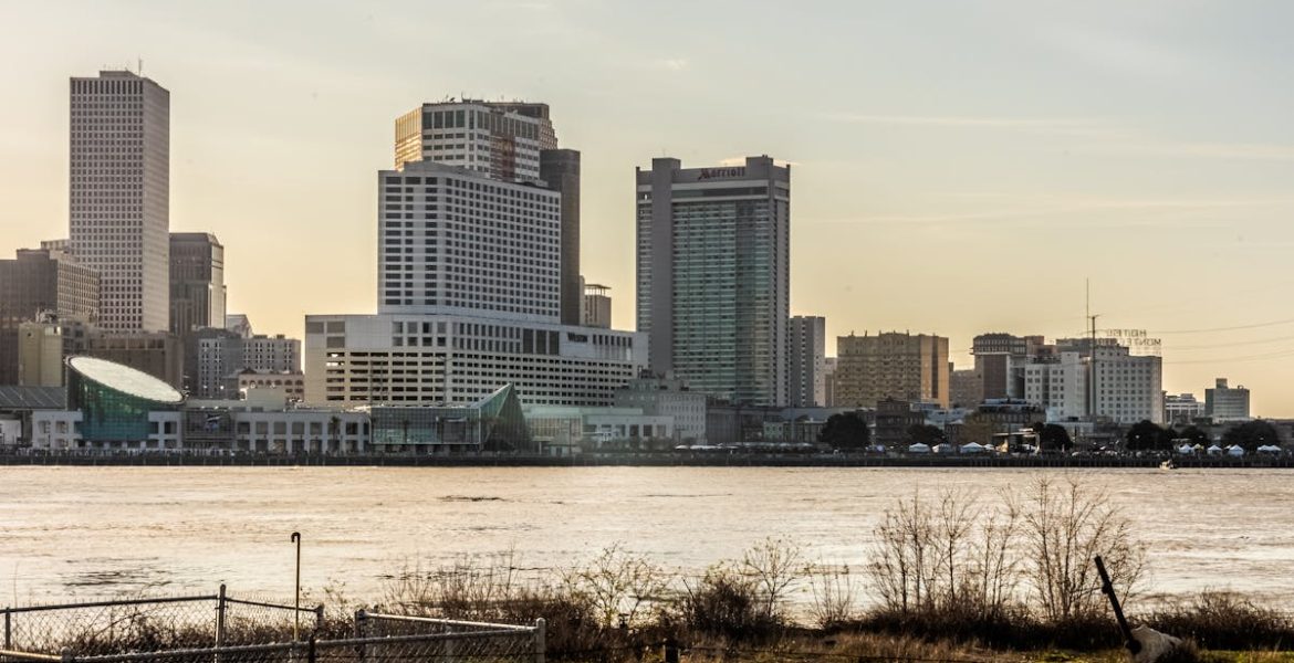 découvrez les enjeux et les réussites de la régénération urbaine, un processus essentiel pour revitaliser les villes, améliorer la qualité de vie des habitants et promouvoir un développement durable. explorez les projets innovants et les transformations fascinantes qui redéfinissent nos espaces urbains.