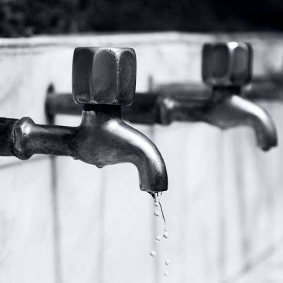 découvrez des conseils essentiels pour la conservation de l'eau et apprenez comment réduire votre consommation tout en protégeant notre précieuse ressource. adoptez des gestes simples pour un avenir durable.