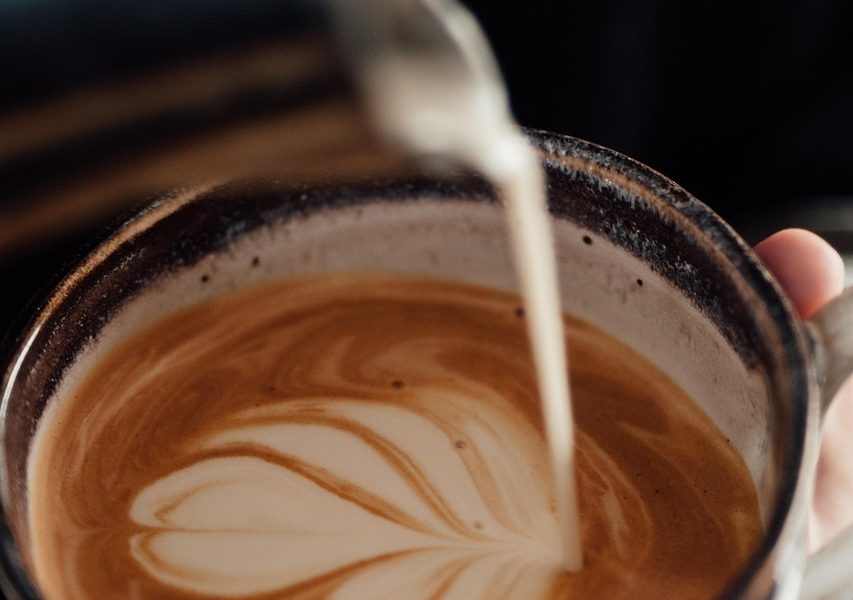 découvrez le lait carboneutre, une alternative durabile et respectueuse de l'environnement. profitez d'un goût authentique tout en contribuant à la réduction des émissions de co2. optez pour un choix transparent et engageant pour un avenir plus vert.
