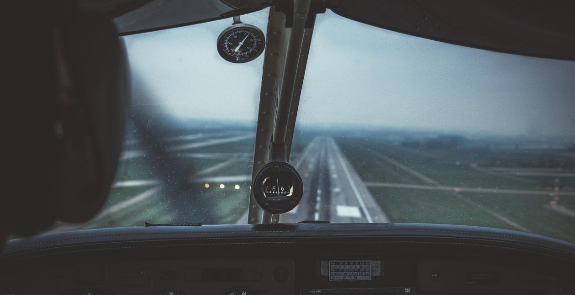 découvrez l'impact de l'aviation sur l'environnement, l'économie et la société, ainsi que les solutions pour un avenir aérien plus durable.