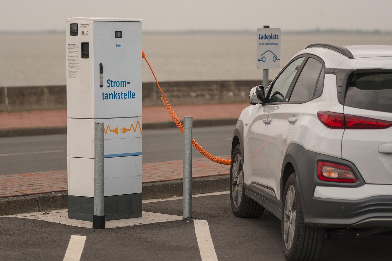 découvrez tout ce qu'il faut savoir sur les voitures électriques : avantages, fonctionnement, économies, autonomie et guide d'achat pour bien choisir votre véhicule écologique.