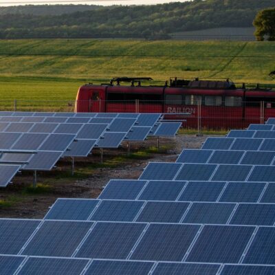 découvrez les avantages de l'énergie solaire, une source d'énergie propre, renouvelable et économique pour un avenir durable.