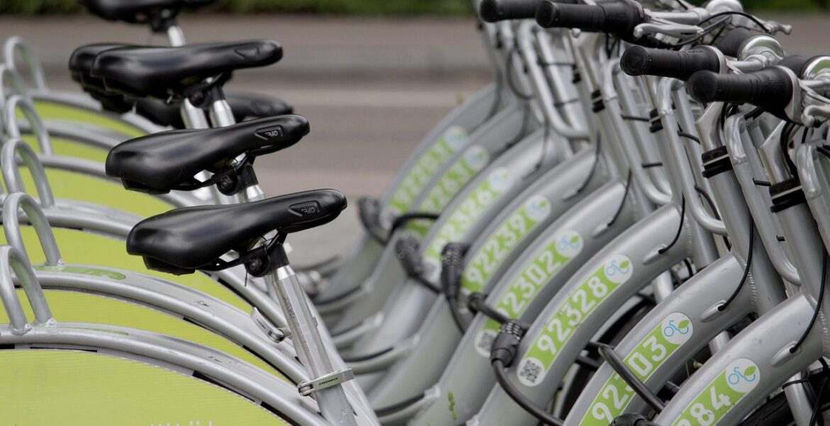 location de vélos électriques : profitez d'une mobilité écologique et facile pour découvrir la ville en toute liberté.