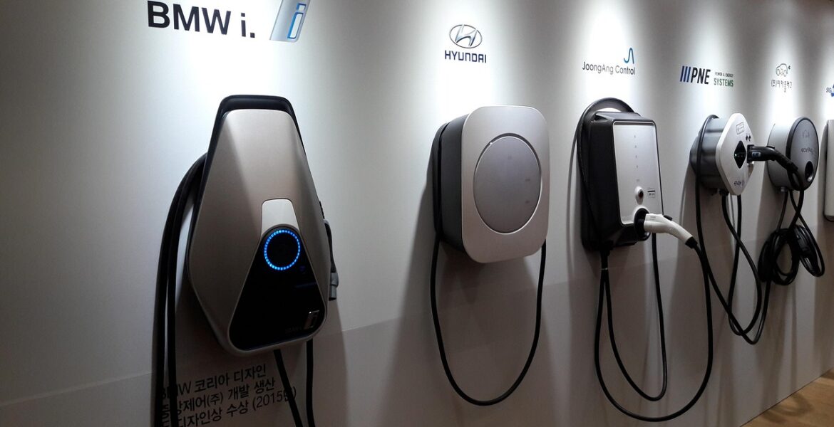 découvrez tout sur les voitures électriques : avantages, modèles, technologies innovantes et impact environnemental pour un avenir durable.