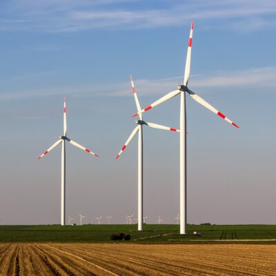 découvrez les enjeux et solutions de la transition énergétique pour un avenir durable et respectueux de l'environnement.