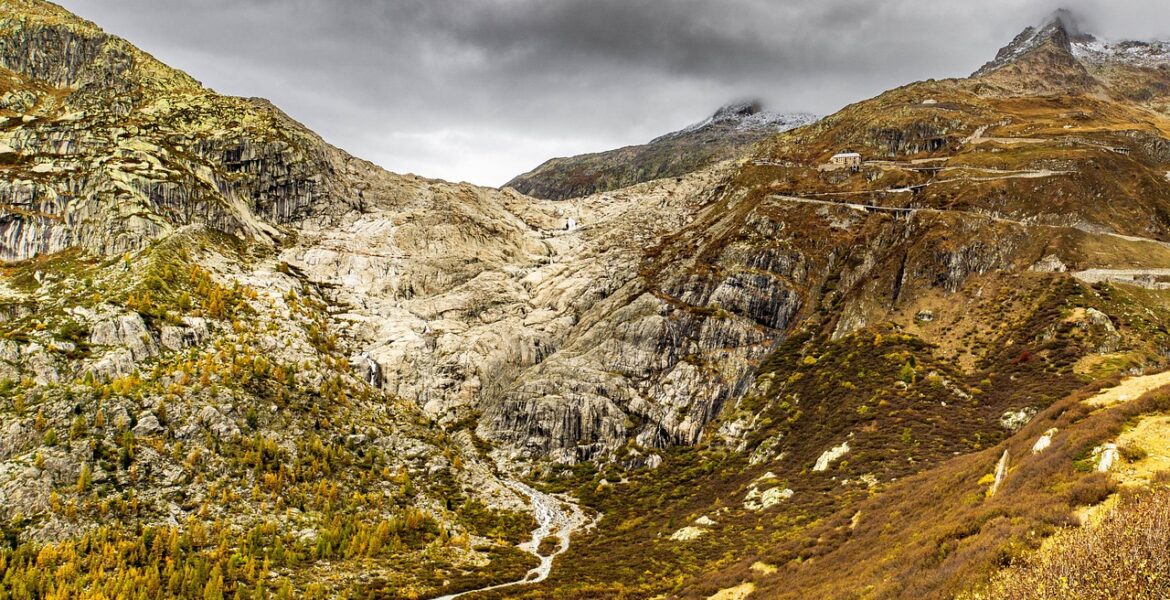 découvrez les enjeux et les impacts de la crise des glaciers liée au réchauffement climatique, et les conséquences pour notre planète.