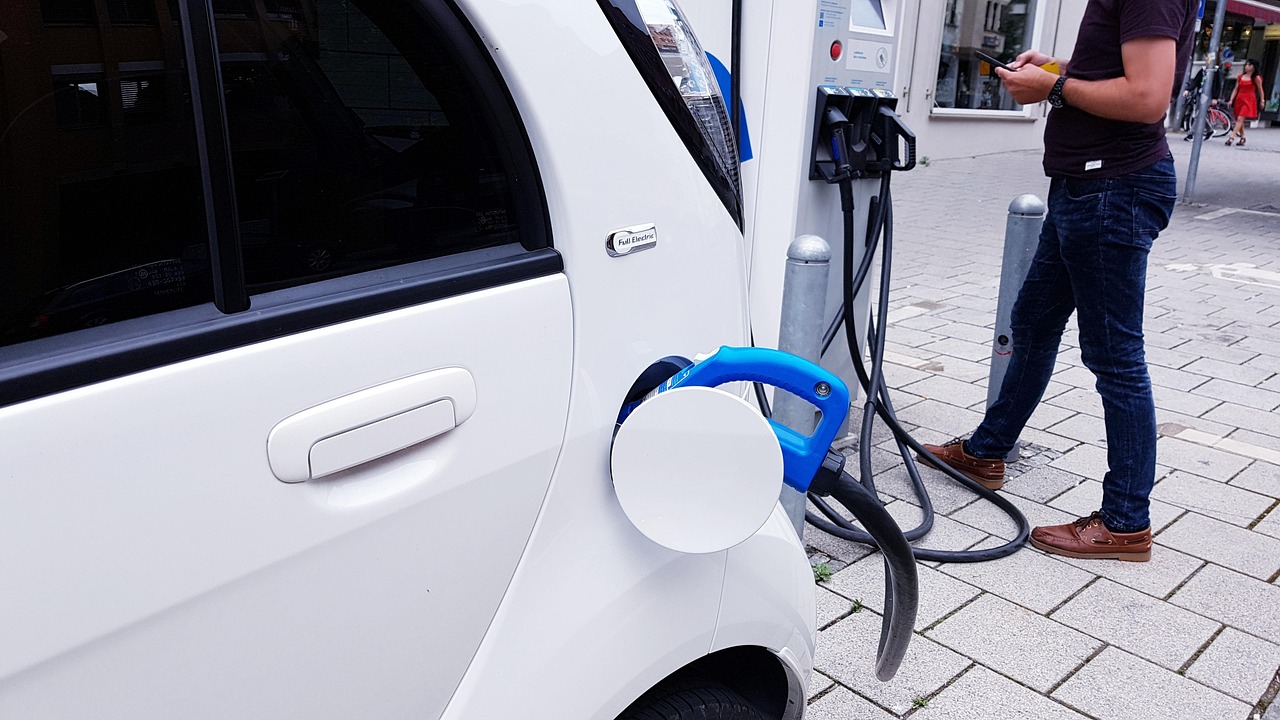 découvrez tout sur les voitures électriques : avantages, modèles, autonomie et innovations pour une conduite écologique et économique.