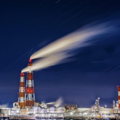 découvrez l'impact des émissions de gaz à effet de serre sur le climat et les solutions pour réduire leur empreinte environnementale.