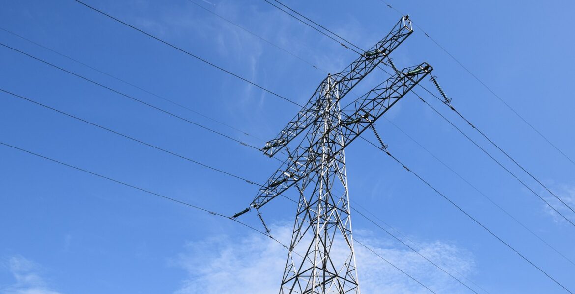 découvrez tout sur les pylônes haute tension, leurs fonctions essentielles dans la transmission d'électricité et leur impact sur l'environnement.